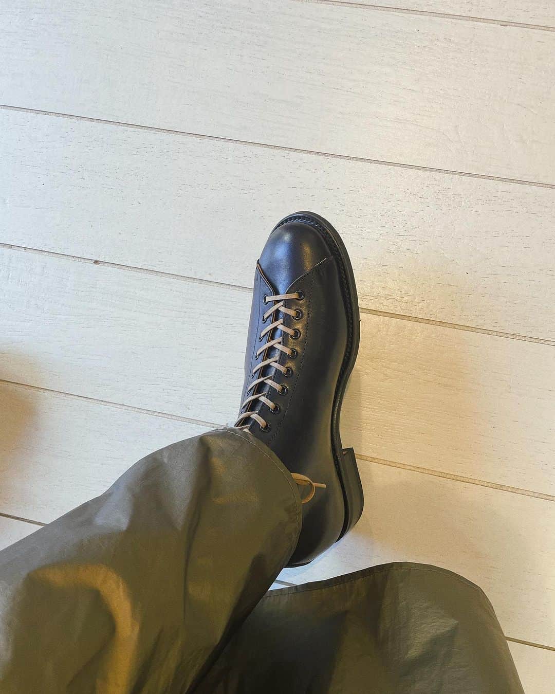 奈津美さんのインスタグラム写真 - (奈津美Instagram)「@lapoche_official 展示会に行ってきた♡  おしゃれ番長 @aiqua さんのつくる靴は ほんとに可愛くて😮‍💨♡  脱ぎ履きが〜とか 今の生活で使いやすいとか 一緒に考えてくれて LINDAにしました🫶  しっかり足に合あたりが出そうな位置の 幅の調整もしてくれます🙏 楽しみだなぁ！  次狙うわ、ANNE🔥  #ラポシュ #靴」10月14日 17時31分 - natsumi_7.2.3