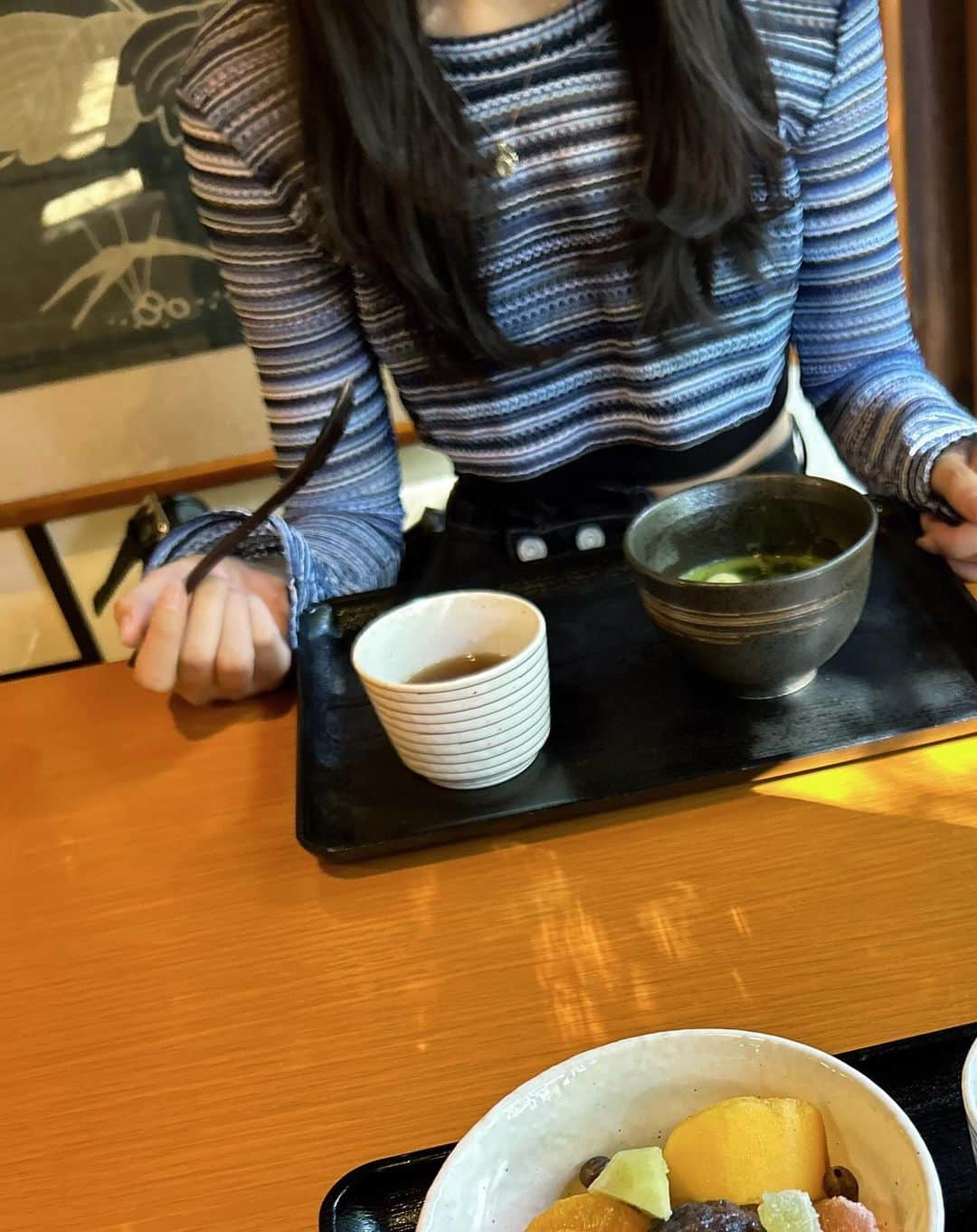 辻優衣さんのインスタグラム写真 - (辻優衣Instagram)「実はお抹茶飲めるようになったのつい最近なのです 苦味が苦手だったけど今は逆に美味しく感じます このまま珈琲も飲めるようになりたいな~(香りが好きなので♥)☕️  ここのぜんざい本当に美味しかったのでオススメです🍵♡  . .  .  . #fashon #ootd #y2k #ファッション #outfit #y2koutfits #韓国好き #韓国好きな人と繋がりたい #韓国ストリート #アイドル #dj #黒髪ロング #kpop好きな人と繋がりたい #SHEIN #SHEINコーデ   #instagood #japanesegirl #selfie #japaneseidol #happy #데일리 #좋아요 #셀카 #셀스타그램 #인스타 #일본 #02」10月14日 17時45分 - yui___2g