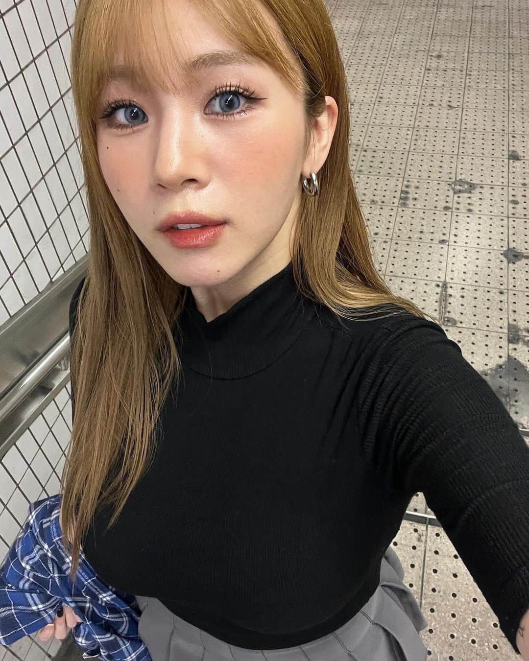 AOIさんのインスタグラム写真 - (AOIInstagram)「前髪切って正解？🫣 . . . . . . . #海外ファッション #海外ガール #海外コーデ #海外セレブ風 #海外ファッションコーデ  #韓国ファッション #韓国コーデ #韓国女子 #韓国トレンド #韓国ファッションコーデ #韓国風 #데일리 #데일리코디 #패션 #패션코디 #옷스타그램 #攝影 #旅遊攝影 #拍攝 #寫真 #攝影日記 #人像攝影 #攝影師 #互惠 #拍照 #台灣攝影師 #人像摄影 #攝影日常　#fashion #fashionstyle」10月14日 17時46分 - 0514page