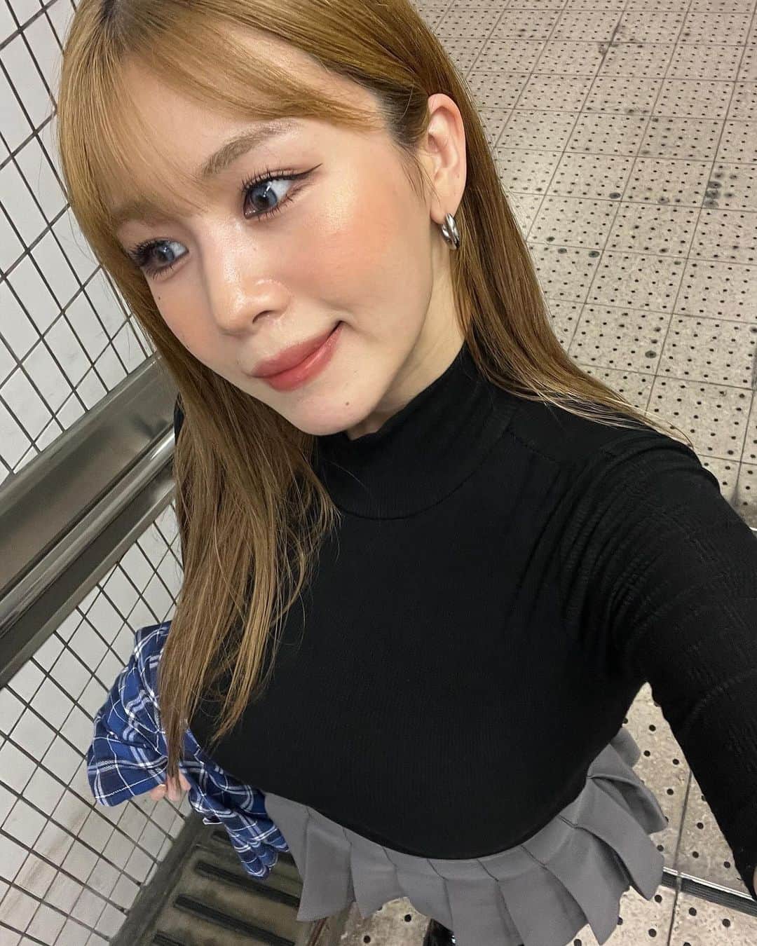 AOIさんのインスタグラム写真 - (AOIInstagram)「前髪切って正解？🫣 . . . . . . . #海外ファッション #海外ガール #海外コーデ #海外セレブ風 #海外ファッションコーデ  #韓国ファッション #韓国コーデ #韓国女子 #韓国トレンド #韓国ファッションコーデ #韓国風 #데일리 #데일리코디 #패션 #패션코디 #옷스타그램 #攝影 #旅遊攝影 #拍攝 #寫真 #攝影日記 #人像攝影 #攝影師 #互惠 #拍照 #台灣攝影師 #人像摄影 #攝影日常　#fashion #fashionstyle」10月14日 17時46分 - 0514page