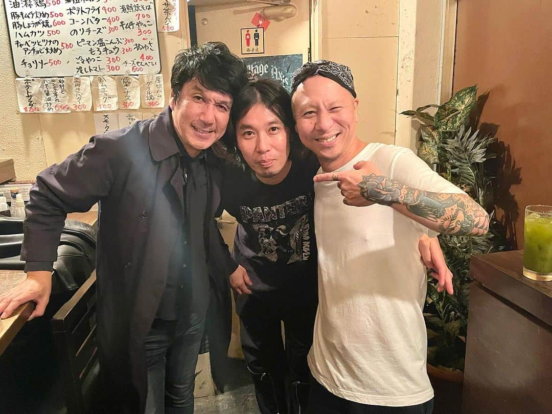 masasucksさんのインスタグラム写真 - (masasucksInstagram)「光舟 44th HAPPYBIRTHDAY🤘🏻🍾🤘🏻  ずっとカッコいい男であれ  #カープファンの方には申し訳ないけど #ランディーバースの背番号歳 #ずっとカッコいい大先輩と #めざせManOfTheMan #TheBackHorn #wetblack #マサ茶んハイ」10月14日 17時39分 - sucksmen