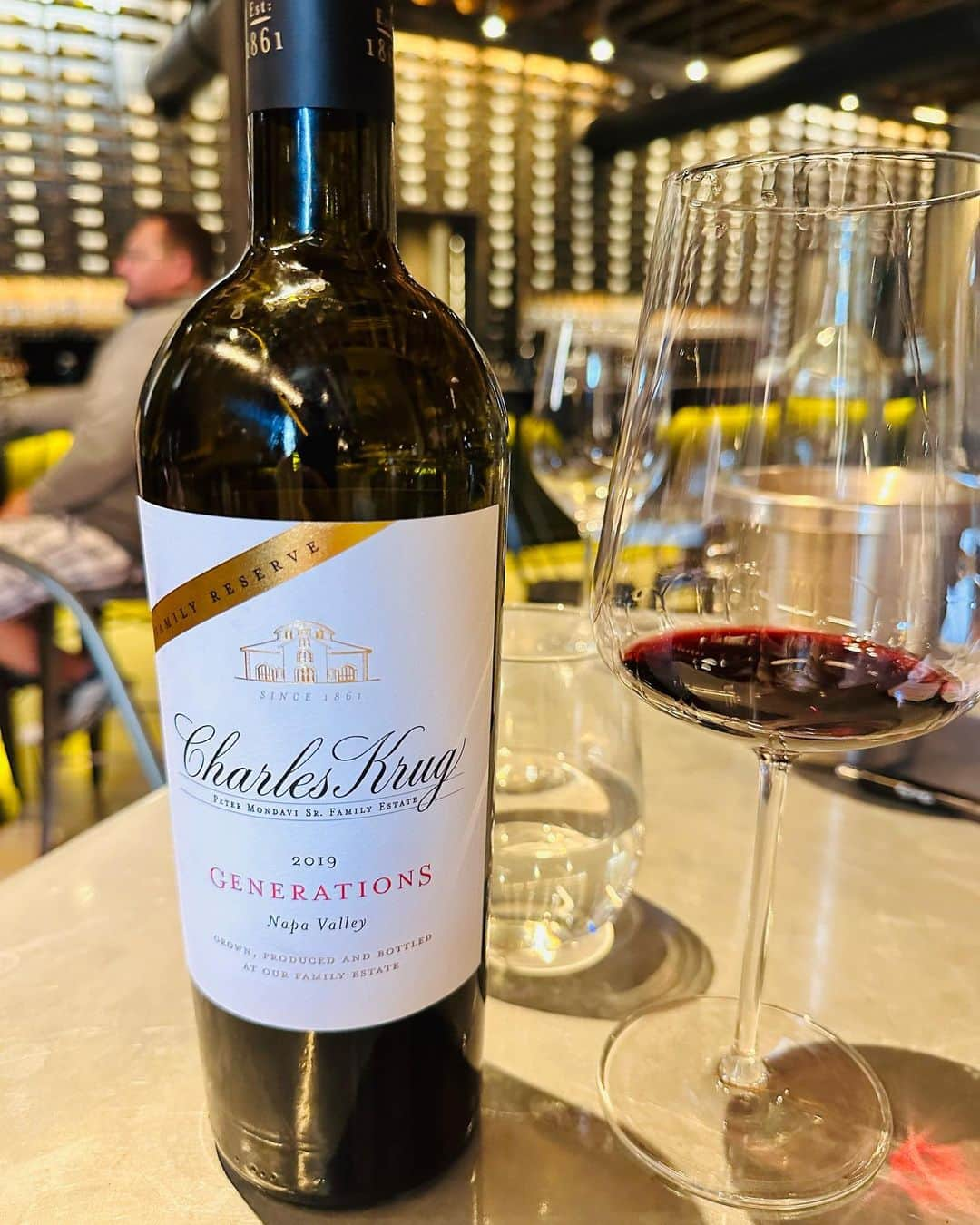 オム・ジウォンさんのインスタグラム写真 - (オム・ジウォンInstagram)「몬다비 가문에서 운영하는  @charleskrugwinery  전통이 있는 와이너리 답게  스파클링 화이트 레드 모두  균형감이 좋았다  #napa #winerytour」10月14日 17時40分 - umjeewon