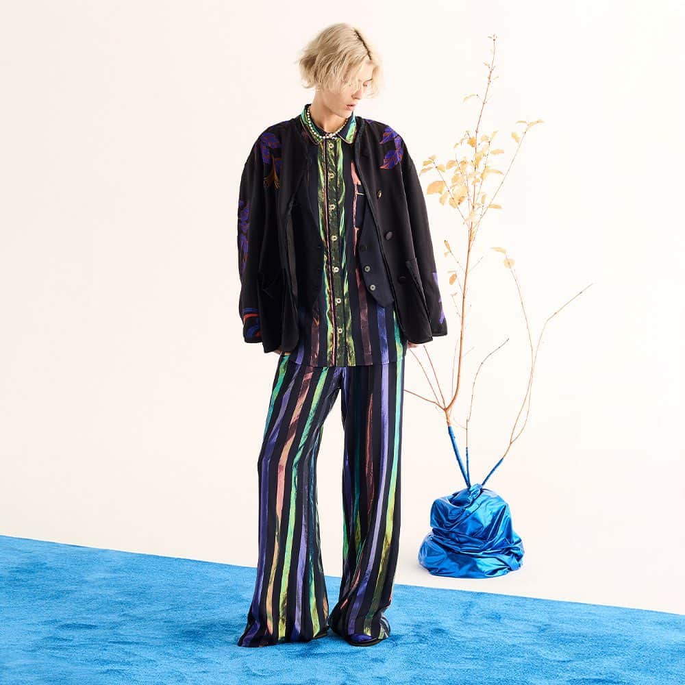 フォルテフォルテさんのインスタグラム写真 - (フォルテフォルテInstagram)「the new forte_forte pajamas in irisé habotai silk, punctuated by luminous stripes in iridescent colors, enhances a dreamy and contemporary mood. on top, the hand–embroidered wool twill jacket shows neoclassical profiles, enchanting and seducing you like a mermaid ’s song. #forte_forte #aw23 #musa #autunno #gracefulness #dreams #nymph #contemporary #handmade #freedom #energy #nature #poetic #feminine #fluid #passion #madeinitaly」10月14日 17時41分 - forte_forte