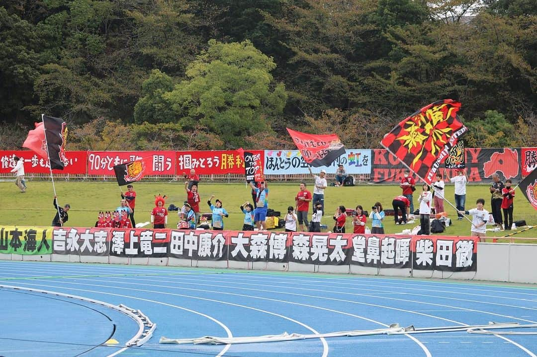 福島ユナイテッドFCのインスタグラム：「𝗽𝗵𝗼𝘁𝗼 𝗴𝗮𝗹𝗹𝗲𝗿𝘆📸 △ 奈良 1-1 福島  各地から奈良まで駆けつけ、力強い後押しを送っていただきありがとうございました。  これから続くホーム2連戦。 みなさまと共に喜びを分かち合うために、矢印を自身に向け、全員で勝つための準備を進めてまいります。  その瞬間を作り出すためには、みなさまの声援や力強い後押しが欠かせません。  #1022八戸 戦も #とうスタ で共に闘ってください！  #1014奈良 #一心一積 #福島ユナイテッド #fufc #福島 #Jリーグ #jleague #サッカー #soccer #⚽️」