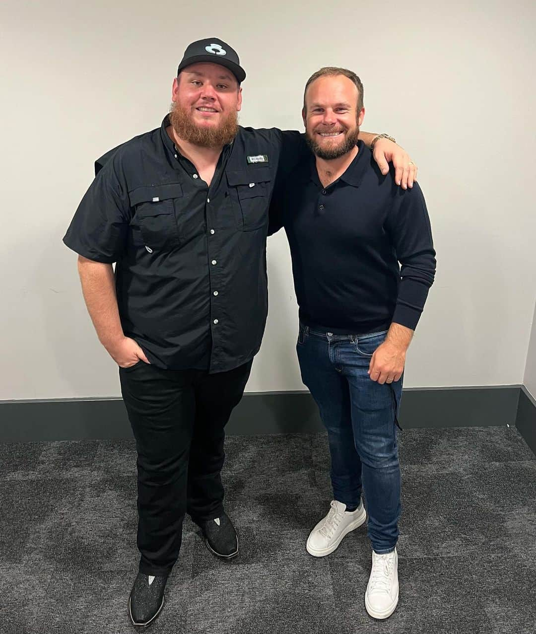 ティレル・ハットンさんのインスタグラム写真 - (ティレル・ハットンInstagram)「Some nights are better than others! 🎸  Massive thanks to @lukecombs & @kappy for such a great evening in Dublin.」10月14日 17時52分 - tyrrellhatton