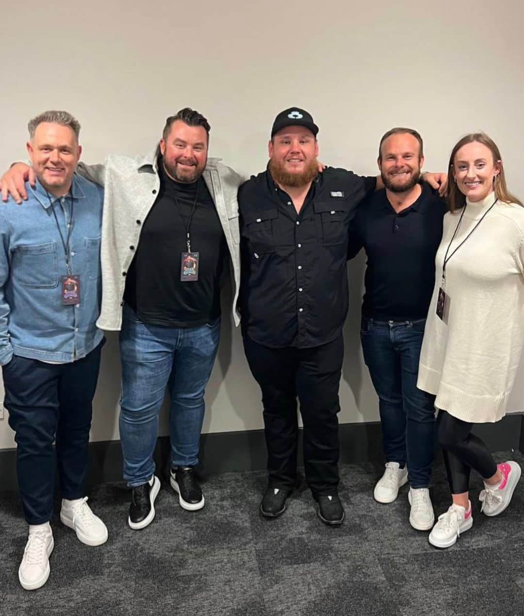 ティレル・ハットンさんのインスタグラム写真 - (ティレル・ハットンInstagram)「Some nights are better than others! 🎸  Massive thanks to @lukecombs & @kappy for such a great evening in Dublin.」10月14日 17時52分 - tyrrellhatton