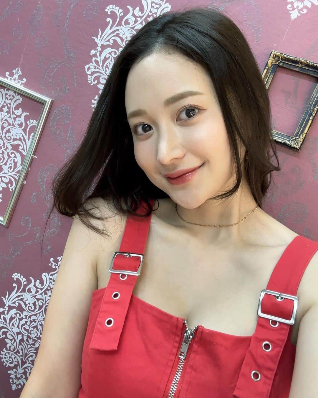 葉月ゆめのインスタグラム：「撮影会ありがとうございました ❤️  今日は沢山の方が来てくださった事も もちろん嬉しかったのだけど 久しぶりにお顔を見せに来てくれた方が 何名かいらっしゃってとても嬉しい日でした。  お顔見たらちょっとうるっとしてしまった。 しばらく見かけないとやっぱり「元気にしてるかな？」と 心配になったりしますが安心しました 🍀  毎月開催させてもらえる事は 当たり前では全く無いし いつまでできるかも分からないこの時間を これからも大切に過ごしたいとあらためて 思わさせてくれるそんな一日でした ☺️  私が毎月楽しみにしている日が皆さまにとっても そういう日だといいなと思います。  今日も本当にありがとうございました ✨ 来月は11/4(土)開催を予定しております。 とても素敵なスタジオです、楽しみ ♡」