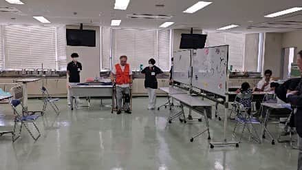 高須克弥のインスタグラム：「老人体験する本物の老人かっちゃん。なう。」