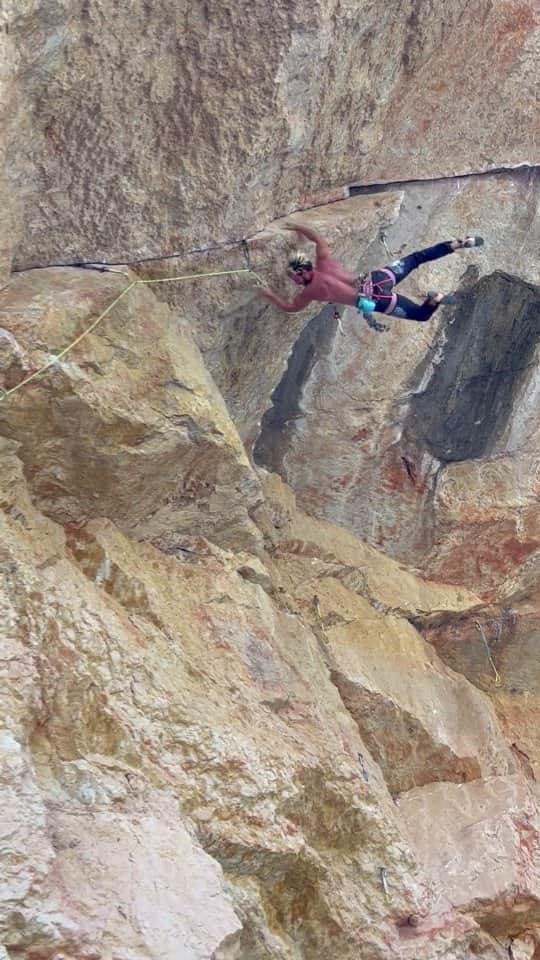 イェルネイ・クルーダーのインスタグラム：「Another fail from this trip 💩  @ocun.climbing @scarpaspa @totemmt」