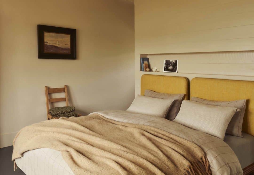 のインスタグラム：「HIGHLANDS SCAPE • Autumn patterns inside a shore cottage on a remote peninsula in the Scottish highlands, comfortable simplicity brimming with isolated romance, cozy textures and warm light. Find out more at zarahome.com」