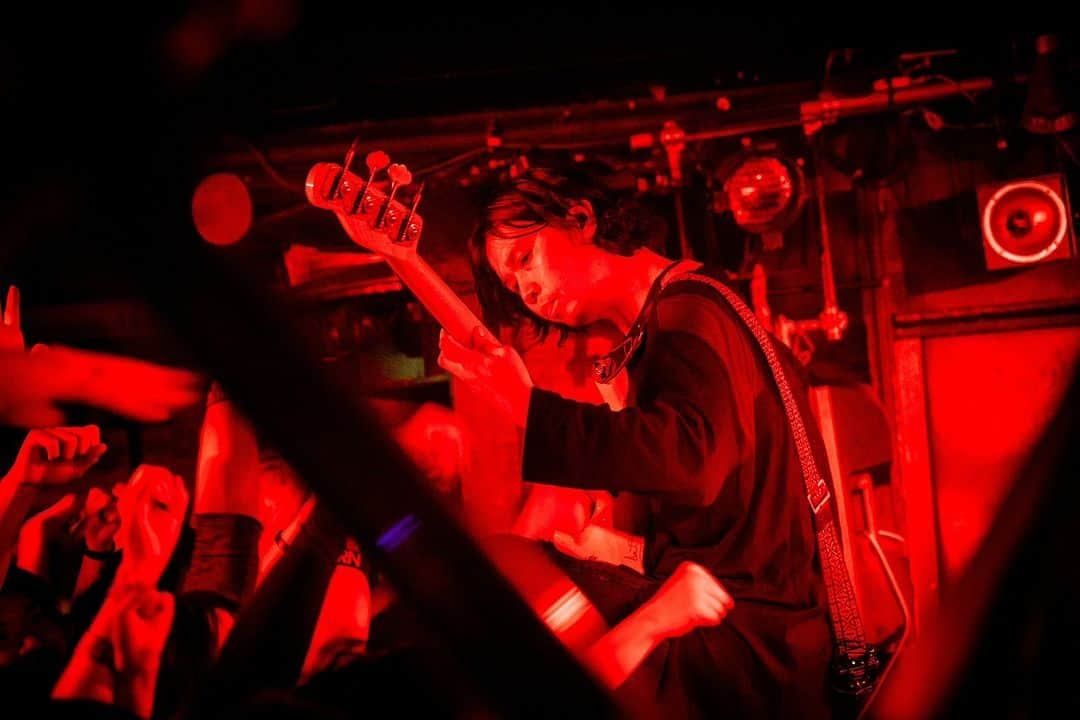 THE BACK HORNさんのインスタグラム写真 - (THE BACK HORNInstagram)「［LIVE PHOTO］ 2023.10.13 fri THE BACK HORN 25th Anniversary  「KYO-MEIワンマンツアー」〜共鳴喝采〜 at 千葉LOOK 📸by.RUI HASHIMOTO(SOUND SHOOTER) ------------------- ▶︎NEXT LIVE 2023.10.15 sun THE BACK HORN 25th Anniversary  「KYO-MEIワンマンツアー」〜共鳴喝采〜 at 水戸LIGHT HOUSE  #共鳴喝采 #TBH25th #THEBACKHORN #バックホーン #バクホン #LIVEPHOTO」10月14日 18時00分 - thebackhorn