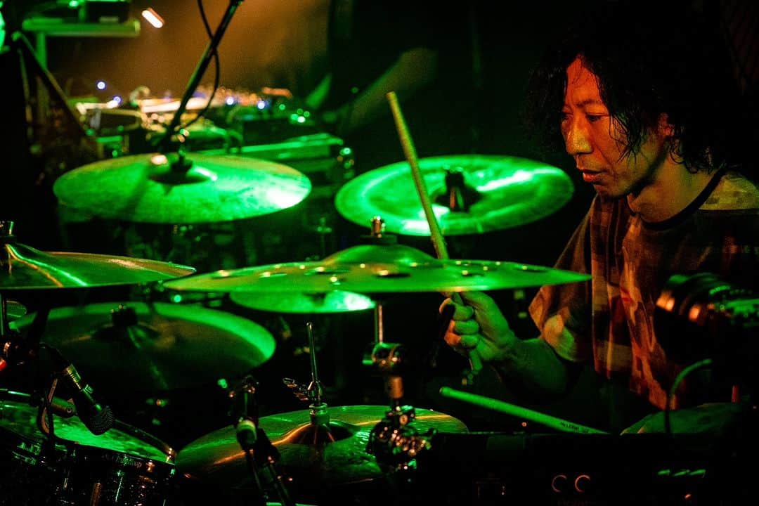 THE BACK HORNさんのインスタグラム写真 - (THE BACK HORNInstagram)「［LIVE PHOTO］ 2023.10.13 fri THE BACK HORN 25th Anniversary  「KYO-MEIワンマンツアー」〜共鳴喝采〜 at 千葉LOOK 📸by.RUI HASHIMOTO(SOUND SHOOTER) ------------------- ▶︎NEXT LIVE 2023.10.15 sun THE BACK HORN 25th Anniversary  「KYO-MEIワンマンツアー」〜共鳴喝采〜 at 水戸LIGHT HOUSE  #共鳴喝采 #TBH25th #THEBACKHORN #バックホーン #バクホン #LIVEPHOTO」10月14日 18時00分 - thebackhorn