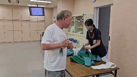 高須克弥のインスタグラム：「妊婦体験かっちゃん。なう。」