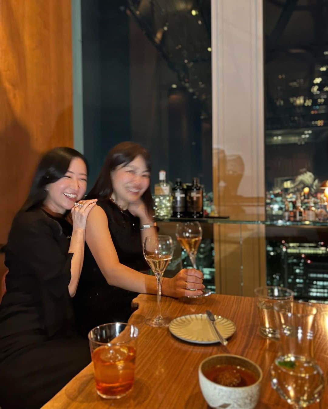 高倉絵理さんのインスタグラム写真 - (高倉絵理Instagram)「晴奈さんとディナー♡  素敵な場所で美味しいお食事とお酒もいただいて 楽しく幸せでした！  素晴らしかったお食事はまた後日。  #アンダーズ東京  #andaztokyo #andaz」10月14日 18時13分 - eri_t28