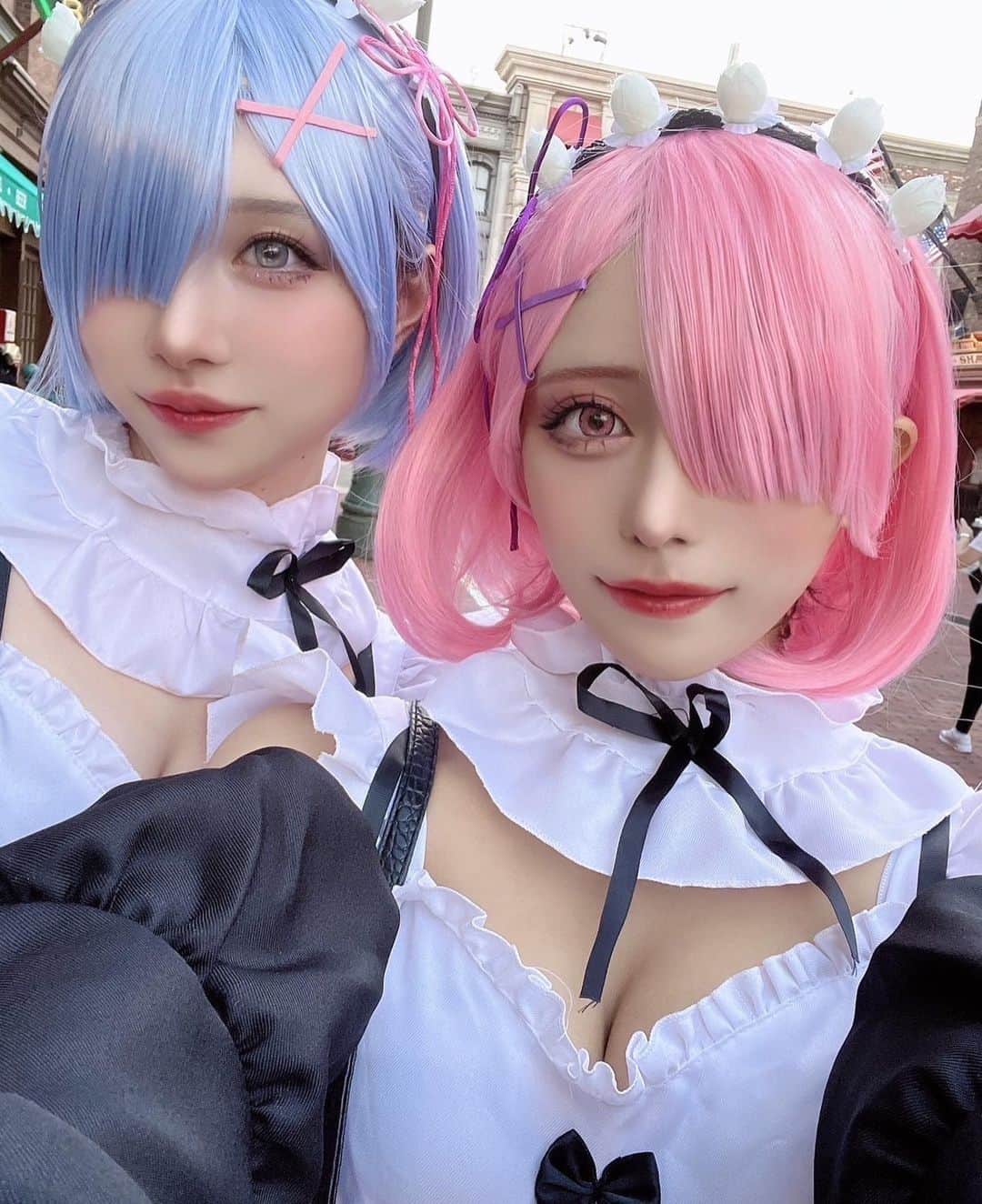 りこぴんさんのインスタグラム写真 - (りこぴんInstagram)「🩵レム×ラム🩷  友達と仮装してユニバ初めてやったからまじ楽しかった😳✨🌏  ずっと手繋いで幸せすぎた🤝💓  #ユニバ #ユニバハロウィン #ユニバコスプレ #リゼロ #リゼロから始める異世界生活 #リゼロラム #ピンクヘアー #アニメ #アニメコスプレ #ハロウィン #ハロウィンコスプレ #ハロウィン仮装 #撮影会 #撮影会モデル #ポートレートモデル #メイドコスプレ #コスプレ女子 #コスプレモデル #コスプレ撮影 #cosplaygirl #cosplay #japanesegirl #halloweencostume #japaneseanime」10月14日 18時21分 - rikopingram_t
