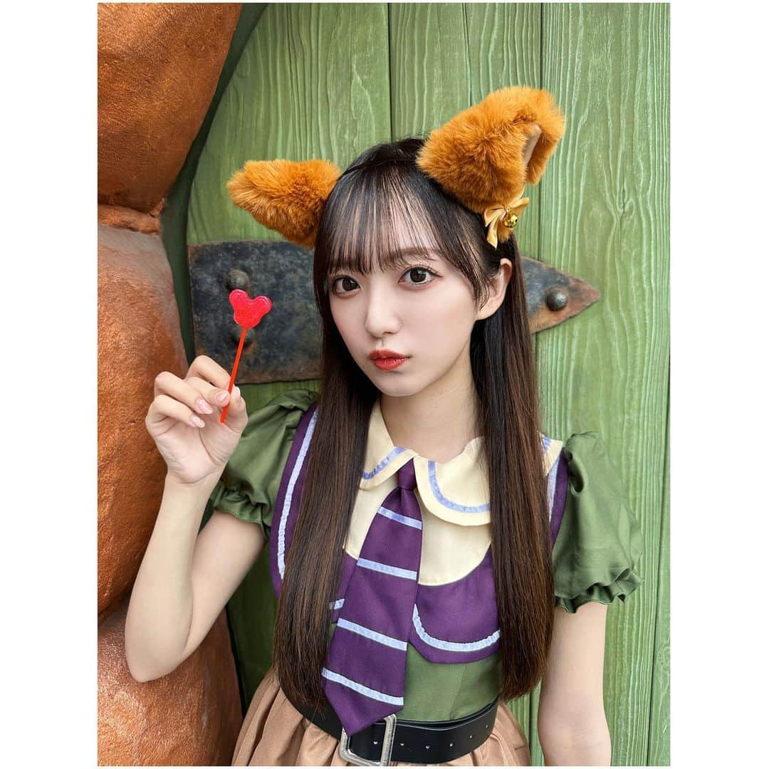 日比野芽奈さんのインスタグラム写真 - (日比野芽奈Instagram)「🦊❤️ . . . Dハロ2023 最初はニックでした！ . . . Qoo10のニックコスに SHEINのきつねカチュ で プチプラなDハロだよ🛍 . . . ジュディのバージョンもあって 両方やりたいなあ〜、と 思ったりしちゃったり🐣 . . . #東京ディズニーランド #ディズニーランド#東京ディズニーリゾート #ディズニーリゾート #ディズニーグッズ #ディズニーカチューシャ  #ディズニーコーデ#夢の国 #夢が叶う場所 #dハロ #dハロ2023  #ハロウィン  #ディズニーハロウィン #ズートピア #ズートピアバウンド #ズートピアコーデ #ニック #ニックバウンド #ニックコーデ #ジュディ #ディズニー写真スポット #ディズニーフォトスポット #tokyodisneyland #tdl #tokyodisneyresort #disney #disneyland  #halloween #disneyhalloween #zootopia」10月14日 18時29分 - hibino_meina