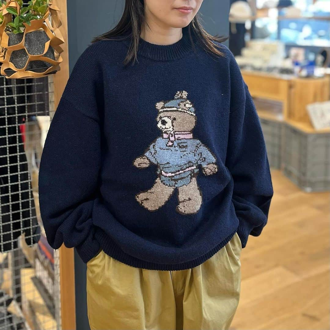 SUNDAY MOUNTAINさんのインスタグラム写真 - (SUNDAY MOUNTAINInstagram)「・ 【NEW ARRIVAL】  L.L.Beanから 秋口にぴったりなセーター入荷しました。  ▶︎L.L. Bean ・Woolwich Sweater Script Logo  •  Woolwich Sweater Beans bear 　¥24,200 ・Wayne Washable Sweater Birds-Eye 　¥16,500  在庫状況については、店頭またはDMにてお問い合わせください。  #thegate  #sundaymountain #llbean  #エルエルビーン」10月14日 18時26分 - sundaymountain