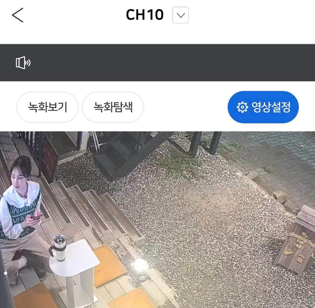 パク・ナレさんのインスタグラム写真 - (パク・ナレInstagram)「내 자리🫶🏻 사진을 안 찍어서 cctv 밖에 읎는 녀자 추워지기 전에 많이 앉아둬야징」10月14日 18時33分 - nalll88