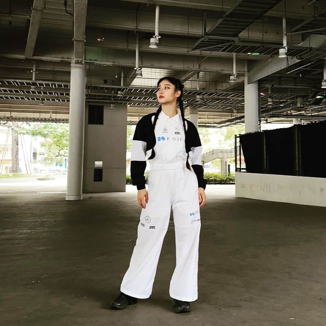 七瀬恋彩さんのインスタグラム写真 - (七瀬恋彩Instagram)「KOSÉ 8ROCKS新チームウェア🧸 第一生命 D.LEAGUE 23-24SEASONもBEAMS SPORTSさんに制作していただきました！！  アウターのジッパーが上からも下からも開け閉めできるダブルジッパーになっていて、着こなしのアレンジや着心地の調整ができるようになっているところが私のお気に入りです☺️  女子はメンズのデザインと少し違っていて、アウターの丈が短くなっていたり、パンツがフレアになっていたり、女性らしいとっても可愛いデザインになっています🫶🏻  23-24 SEASONもこのチームウェアを着て最高なパフォーマンスをお届けするので引き続きKOSÉ 8ROCKSの応援よろしくお願いします！  @beams_sports  @kose8rocks  #BEAMSSPORTS #BEAMS #ビームススポーツ #ビームス #kosé8rocks #kose8rocks #8rocks #dleague #breaking #breakin #bboying #breakdance #dance #streetdance #kose #コーセーエイトロックス #コーセー #dリーグ #dリーガー #ハチロク86 #ブレイクダンス」10月14日 18時39分 - bgirlcocoa