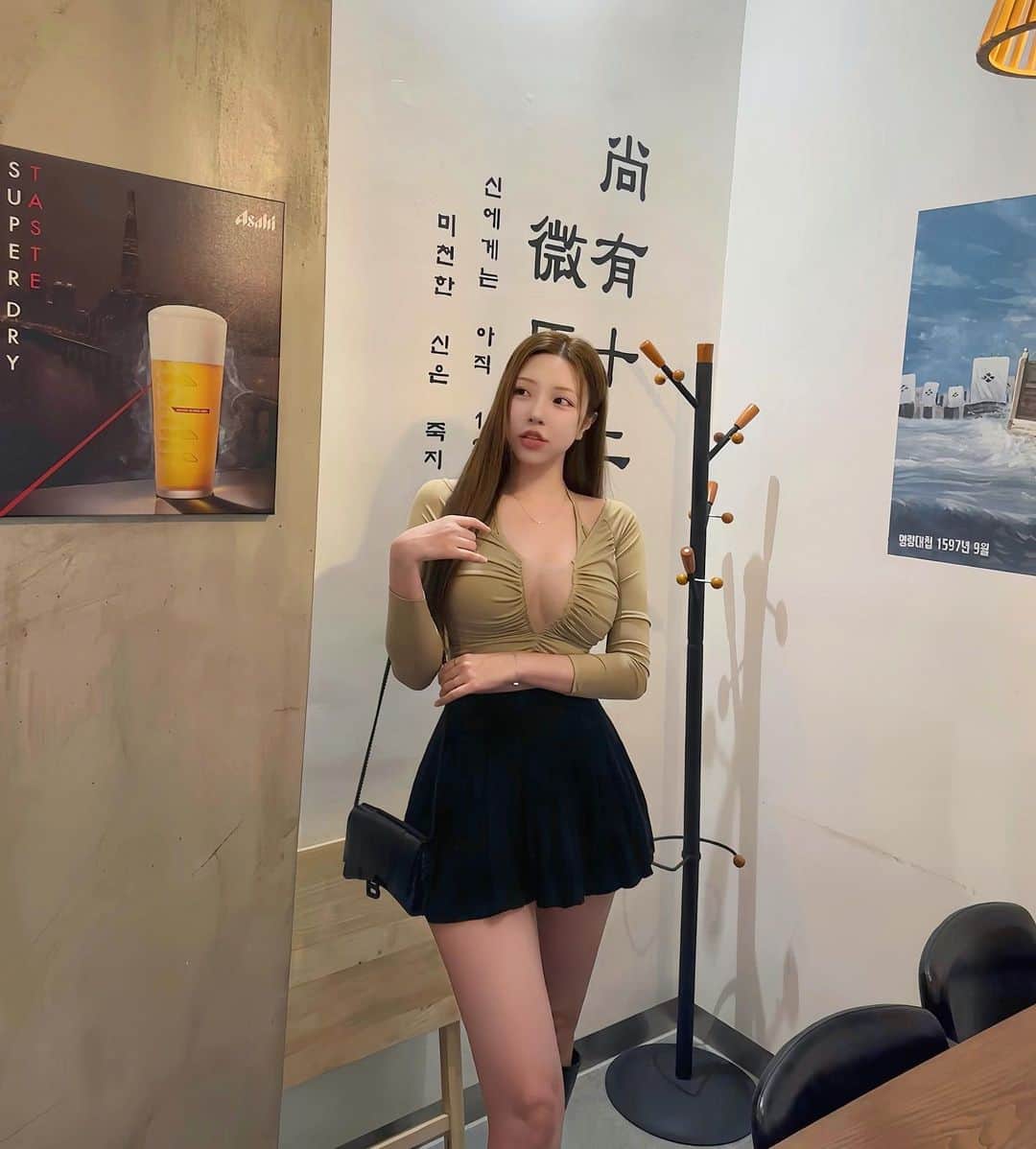 Choi Somiのインスタグラム：「⠀⠀⠀⠀ #글랜더 #glander  8일 전 사진을 이제야 올리는..  나는 한 상 차려놓고 먹는 걸 좋아해서 오마카세를 아주 즐기는 편은 아니지만 우리 엄마미가 좋아하니까 뇸 ◡̈⃝♥」