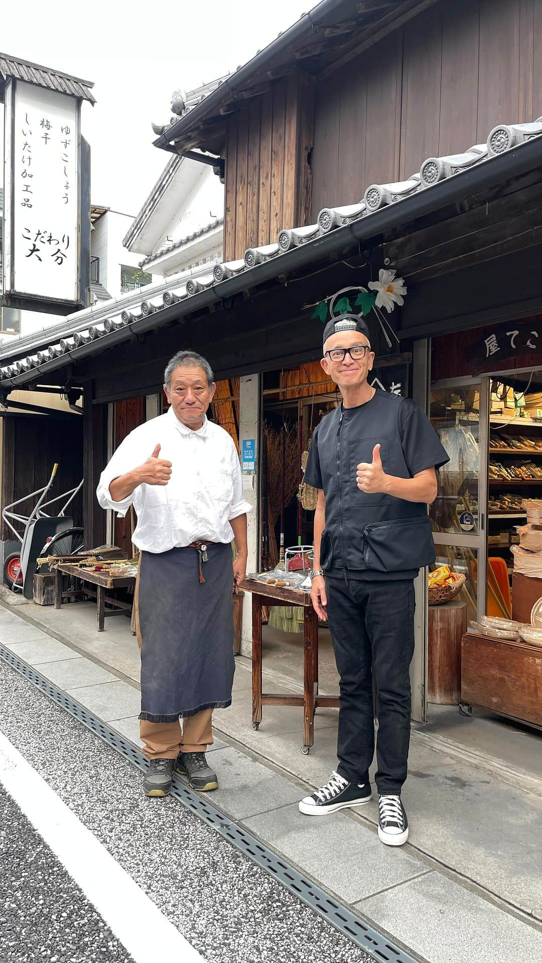 マーク・パンサーのインスタグラム：「日田市の豆田町商店街をぶらぶらお散歩🚶‍♀️こう言うレトロな街並み大好きです😍 #大分県 #別府 #別府観光 #別府温泉 #別府グルメ #ツーリズム別府大使 #日出町  #日出町観光 #日出町グルメ  #日出町観光親善大使  #マークパンサー #グローブ #marcpanther #globe」