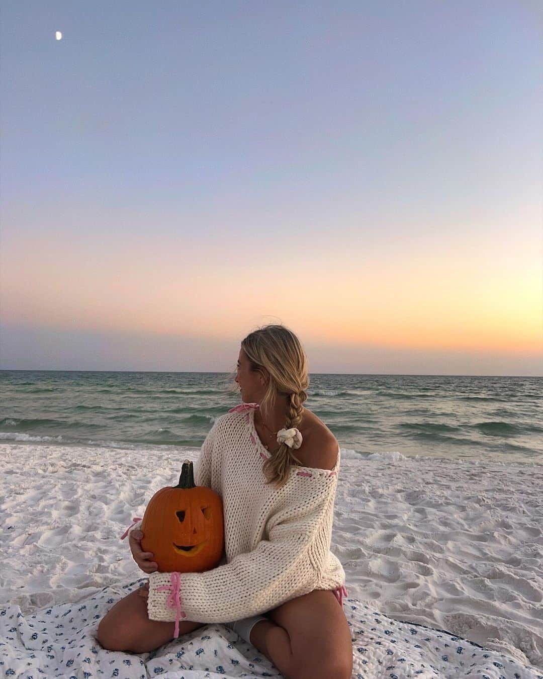 Beginning Boutiqueのインスタグラム：「The cutest Fall sweater 🩷 Make sure to sign up for Restock Requests for our most-loved Bea Cream Sweater! As seen on the beautiful @alexissmueller!」