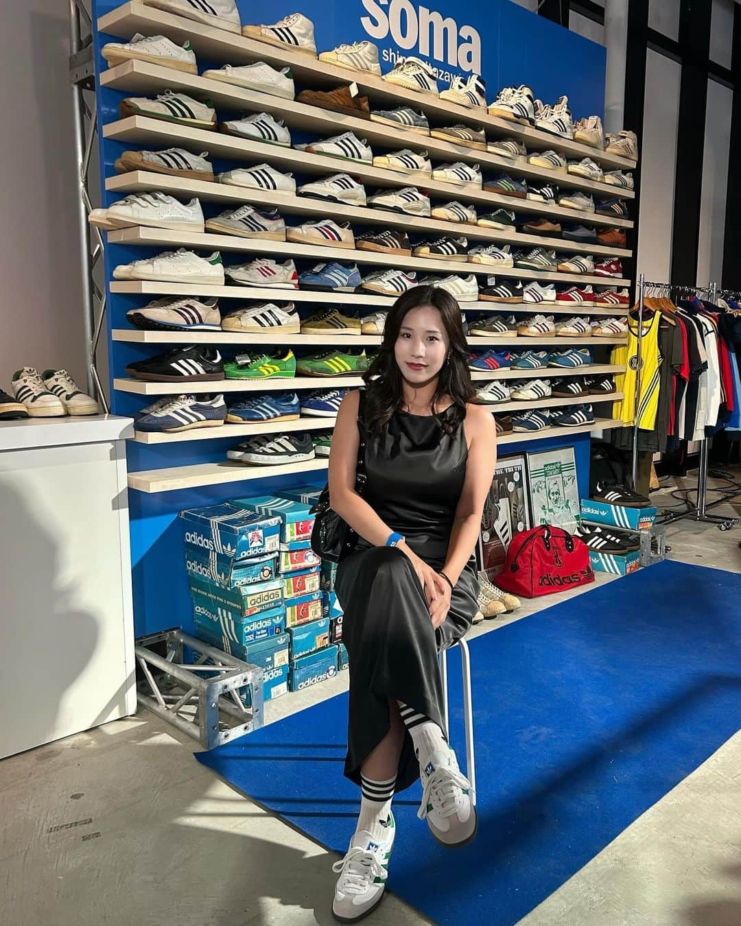 七海あやかさんのインスタグラム写真 - (七海あやかInstagram)「. Adidas Con by atmos  10/14.15に開催されるイベントのpre opening partyに行って来ました👟🩵  私もアディダスのスニーカーを履いて行ったよ💞  LVEもやっていたり Photoブースもあったり髪の毛切れたりいるだけで楽しめました🫶  #adidas」10月14日 10時00分 - aya_tsukishima