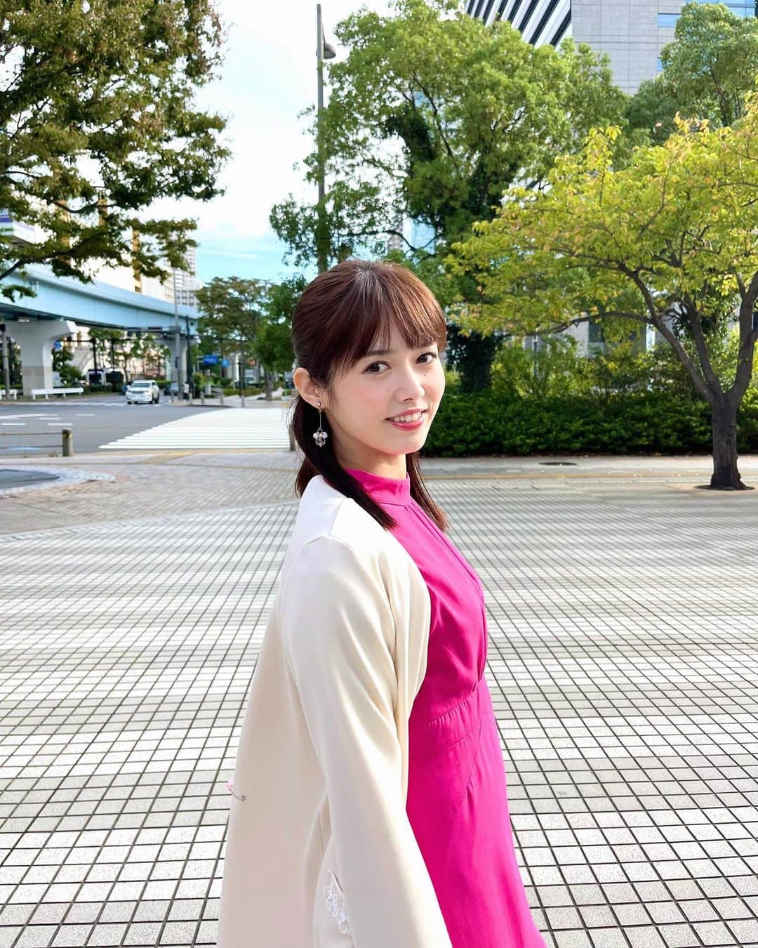 谷尻萌さんのインスタグラム写真 - (谷尻萌Instagram)「おはようさん💓 昨晩はしっかり眠れました？☺️  ❥さあ！今日もお台場は秋晴れやで☀️ ただこの週末は、西から下り坂で 明日、日曜日は 北陸から北の日本海側では 落雷⚡️や突風に注意が必要やで☔️ 関東も千葉など沿岸部は激しい雨に注意よ！  明日、雨の所では気温も11月並みやって！ 寒いな〜🥶 服装に注意してや〜🙌  ❥めざど食堂のクイズは 分かりました？？🐟  ❥今日はもえ予報の様子もOAされたで❣️ 自分達で作って自然の中で食べたハンバーガーの味が 忘れられない🤤 キャンプ🏕に行きたくなったわ〜♪  ほな楽しい土曜日になりますように💓  ❥この後はABCラジオ 土曜日やんなぁ？も是非聴いてな♪  #めざましどようび #お天気キャスター #めざど食堂 #ヒント出し #もえ予報」10月14日 10時10分 - tanijiri_moe