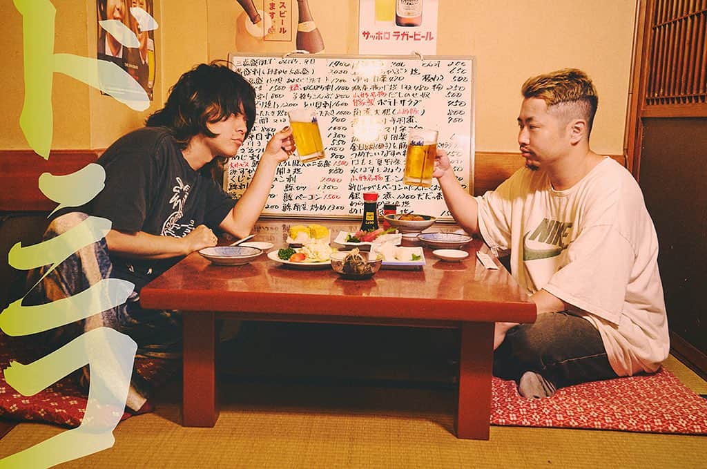 中野敬久のインスタグラム：「#音楽と人 にて#ドミコ 撮影してます。以前アー写も撮った二人なのでユルっと。アザーカットでは長谷川くんの今シーズンはの泥酔演技がみれますので是非誌面にて。#music #photography #hirohisanakano」