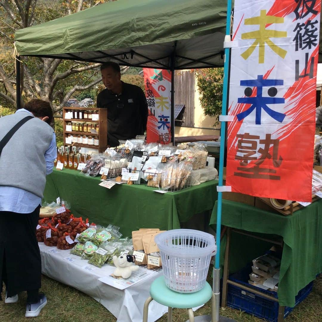 丹波焼の郷（公式）さんのインスタグラム写真 - (丹波焼の郷（公式）Instagram)「. 美味しそうなものがたくさんありますよ～😍  #丹波焼陶器まつり#陶器まつり#秋の郷めぐり #窯元めぐり市 #土曜市 #丹波焼宝くじ#器好きな人とつながりたい #丹波焼 #丹波立杭焼 #丹波篠山 #丹波篠山観光  #丹波篠山市  #tambayaki  #丹波篠山ランチ  #第46回秋の郷めぐり  #丹波篠山グルメ  #関西デート  #関西イベント  #兵庫観光  #兵庫イベント#窯元めぐり」10月14日 10時36分 - tanbayaki_official