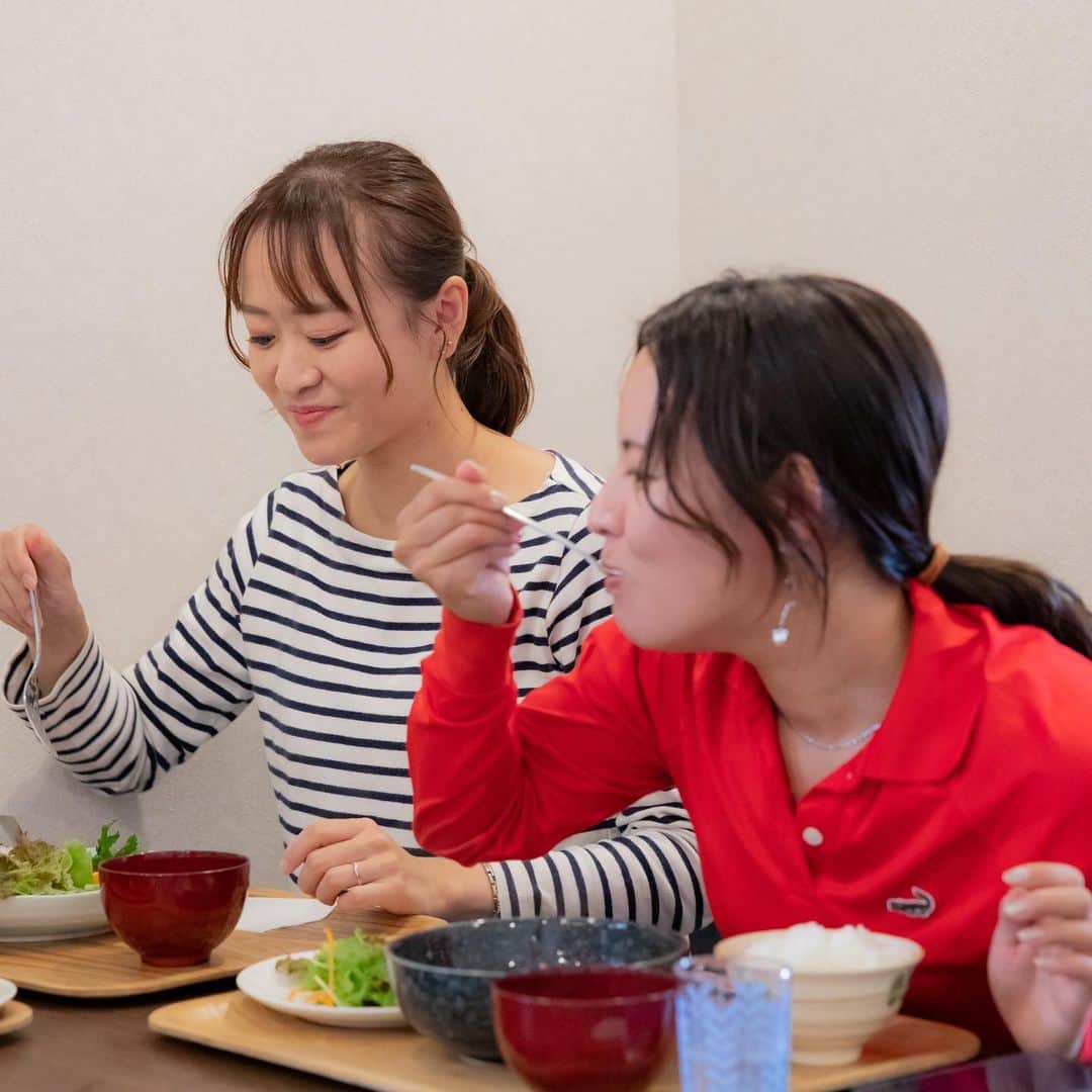 遊佐ちえみさんのインスタグラム写真 - (遊佐ちえみInstagram)「🍽  📍cafe ＆ kitchen きんたろう 静岡県湖西市新居町新居1194  素敵なご夫婦が営む、きんたろう💗 優しくてぬくもりがある店内では 真心込めて作られたお料理がいただけます！  この日の日替わりランチは、、、 煮込みハンバーグ！🍽 特性のソースで煮込まれたハンバーグは とっても柔らかくてジューシーで 美味しかった🥰  食後のデザートも、全て手作り！！ お腹いっぱいなのに、甘いものは別腹😘  エネルギー、パワー補給して、 ハマイチ撮影🚲📸頑張りました🎶  【photo by :  @satomi_mtrs 】  ◾︎ 定休日  月曜日、第3火曜日  ◾︎ 営業時間   ランチ  11:00～14:00   カフェタイム  13:30～17:00  (L.O. 16:30)  ◾︎ 駐車場  あり  #ランチ #カフェ #手作り #個人店 #きんたろう #静岡県湖西市 #新居 #静岡グルメ #湖西市 #湖西グルメ #hamamatsu #kosai #cafe #lunch #海の湖HAMANAジェンヌ #visit浜名湖」10月14日 10時40分 - yusa_cgram
