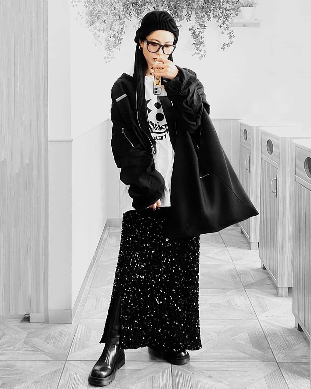 lve_xxxxのインスタグラム：「. . 𝗔𝗶 × 𝗟𝗩𝗘𝗨. 𝗣𝗢𝗣𝗨𝗣 𝗦𝗧𝗢𝗘𝗘 𝗦𝗛𝗜𝗕𝗨𝗬𝗔𝟭𝟬𝟵 𝟰𝗙 𝟮𝟬𝟮𝟯.𝟭𝟬.𝟳(𝗦𝗔𝗧)-𝟭𝟬.𝟭𝟱(𝗦𝗨𝗡)  店頭4日目STARTぉぉ🙌  本日店頭には 13:00-16:00立ってま〜す👋˙³˙  今日の店頭コーデはこれ。 全身POPUPでご購入頂けます🎵  .  私事では御座いますが、 本日無事にまた一つ年を重ねました。  おめでと✉️有難う御座います😭💙  何歳ですか？って頂くんですが 諸々大人の事情もありまして… 年齢は非公開でさせてもろて(爆)  ただ、もう何歳かは忘れた← 『年齢なんてただの数字』ってな  老いと仲良くしつつ争い ヲタク邁進して生きていきます！  (癖強すぎて無理🤣)  本日も皆様とお話出来るのを 楽しみにお待ちしておりまーす💙  .  #wear更新  .」