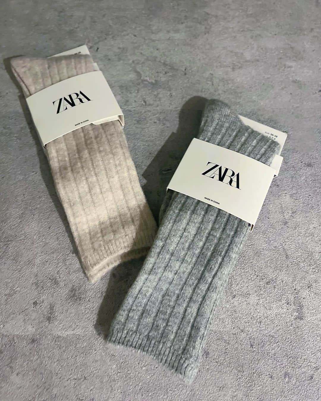 笹倉麻耶のインスタグラム：「かわいい❤️ こんなアイテムも @zara にあったんだ  #ザラ購入品 #zara購入品 #靴下 #くつ下  #靴下コーデ」
