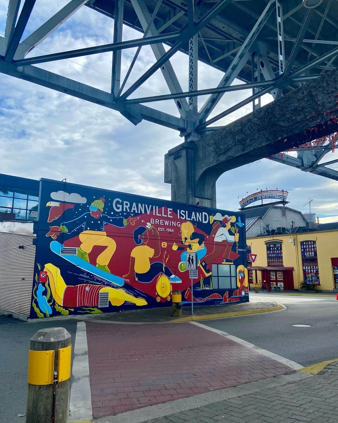 森万由子さんのインスタグラム写真 - (森万由子Instagram)「グランビルアイランドは街並みがとても可愛い！  地元の芸術家の作品もたくさんあって楽しい街でした🎨」10月14日 11時10分 - mayukomori0411