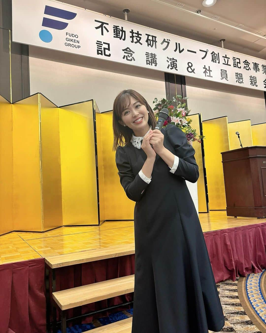 豊崎なつきさんのインスタグラム写真 - (豊崎なつきInstagram)「* 昨日は 400人以上の方々の前で 司会を担当させて頂きました♡  変面ショーや龍踊りもあり 大変賑やかな会でした！  みなさんが笑顔で集まれる喜びを 感じる瞬間でもありました。  #司会 #長崎司会 #アナウンサー #長崎アナウンサー #豊﨑なつき #アナウンサーコーデ」10月14日 11時20分 - natsuki_toyosaki