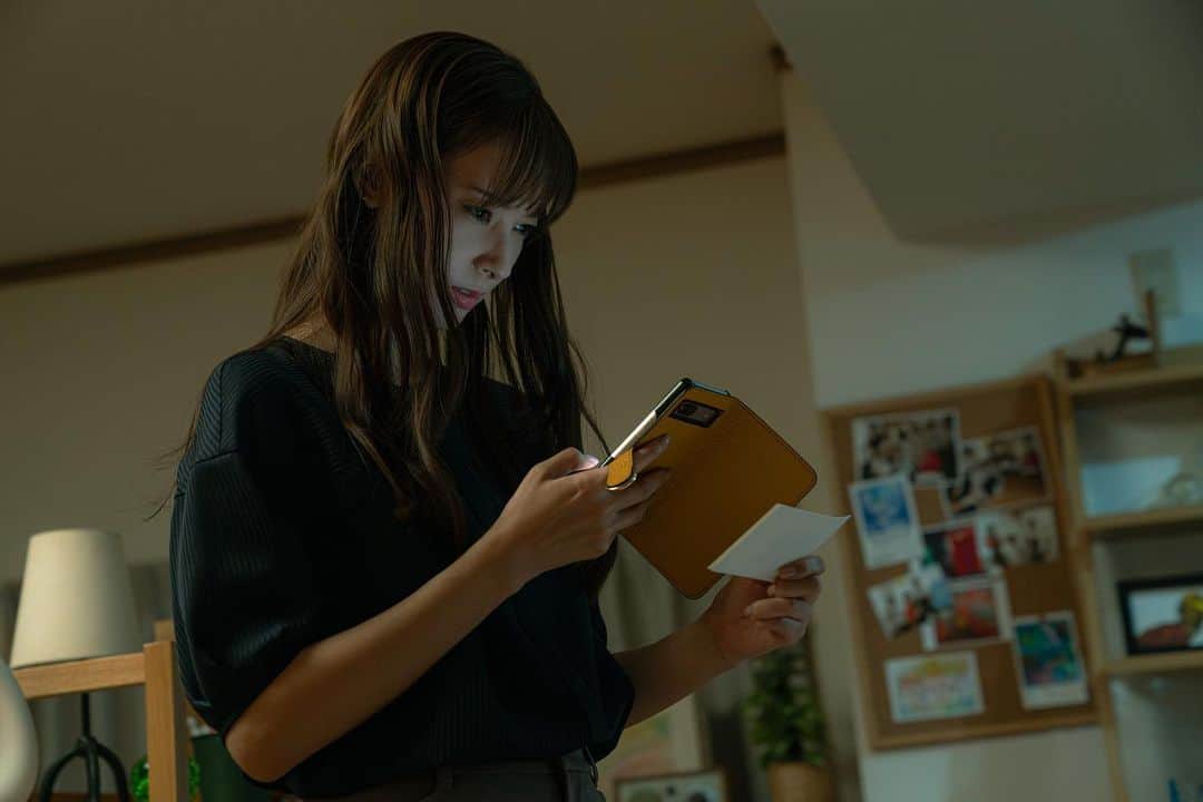 宮本茉由さんのインスタグラム写真 - (宮本茉由Instagram)「. ギフテッドseason2 本日午後10時〜配信・放送スタートです！！  私が演じた、高牧絵梨佳は刺殺された山田さんの死の真相をめぐり“殺意なき惨殺”事件に巻き込まれていくという役所です。  season1もすごく面白かったけどseason2もものすごく面白いので是非みてください！✨✨  #ギフテッド」10月14日 11時31分 - mayu_miyamoto_official