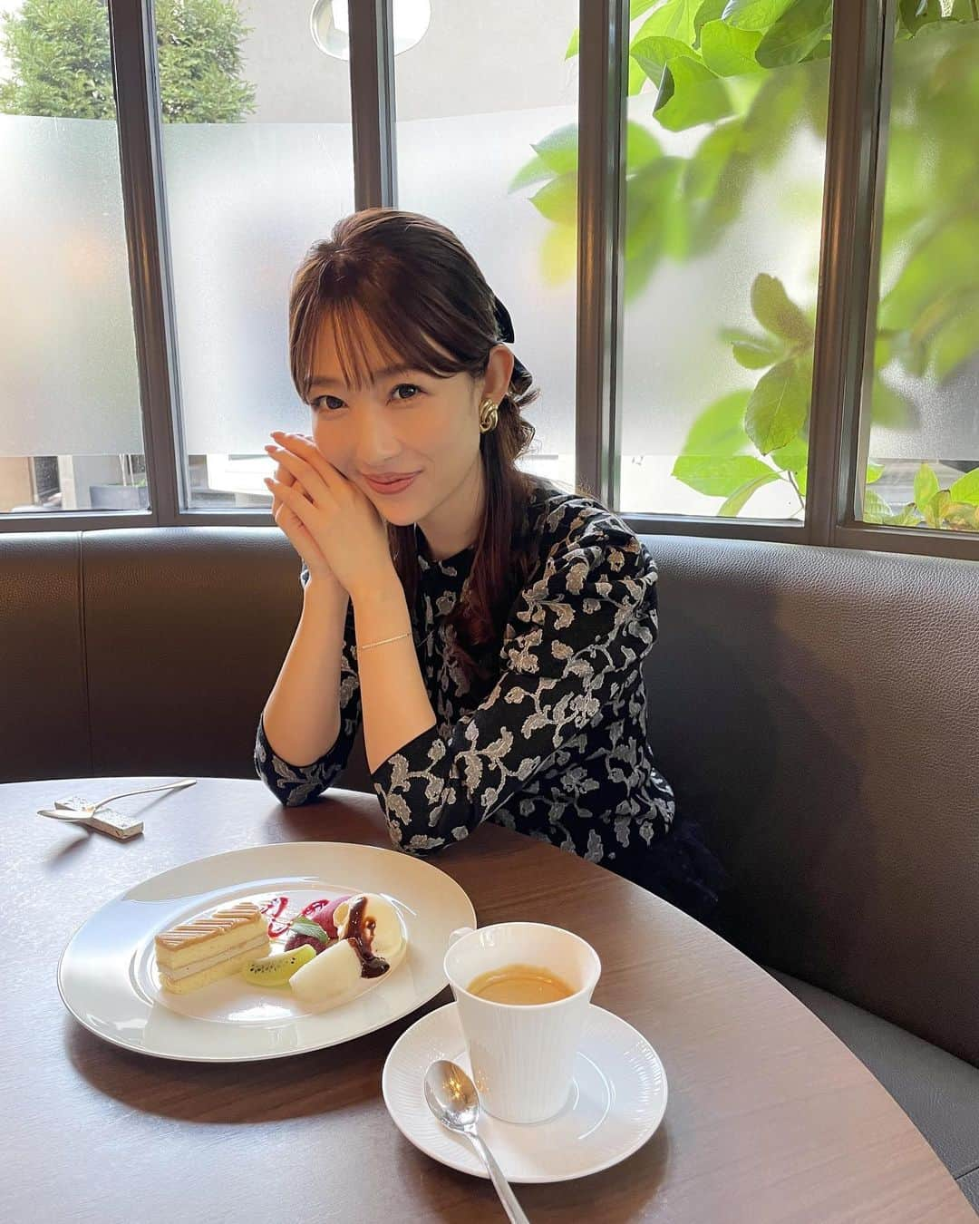 梅野舞さんのインスタグラム写真 - (梅野舞Instagram)「先日の @hirayama_yumiko  バースデー ランチ🎂🎉💕  フレンチコースを頂きました🍽 メインの金目鯛の特製ソースは なんと😍✨34年継ぎ足しだそう  皮はパリッと中はジューシー♡♡  どのお料理も美しく 美味しい💕  仲良しメンバーに囲まれて 楽しいバースデーランチ会になりました♬  ゆみこちゃん お誕生日おめでとう💋  #バースデー#バースデーランチ#バースデー祝い#バースデープレート#おめでとう#happybirthday#happytime#lovelytime #フレンチコースランチ #instagood#instagram#instagramjapan」10月14日 11時27分 - mai.umeno