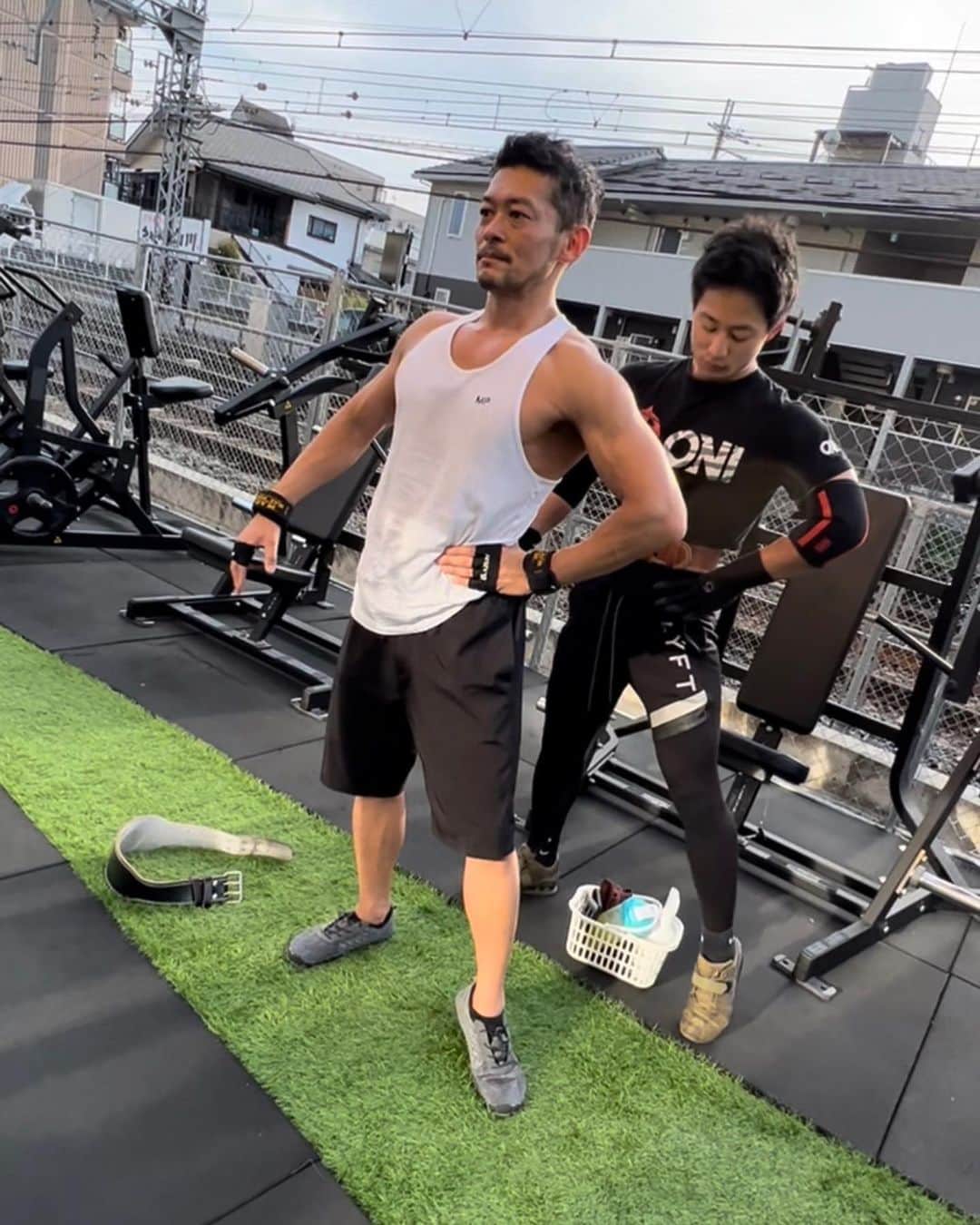 北新地 マッスルバーのインスタグラム：「昨日も沢山のお客様のご来店誠にありがとうございマッスル💪 ・ 本日はイケおじマッスルのりが京都でのマッスルゲート、真面目マッスルのわたるが大阪でのFWJにそれぞれフィジークで出場です🙋‍♀️✨✨ ぜひ応援の程宜しくお願いしマッスル🤤🫧🫧 ・ では、本日も19時よりお待ちしておりマッスル💪♫  ーーーーーーーーーーーーーーーーーーーーー  北新地マッスルバー 大阪市北区堂島浜1-3-22 堂島タウン2F Tel:06-6344-8878  仙台支店 仙台マッスルバー 宮城県仙台市青葉区国分町2-5-17 車屋ビル4F ☎︎08023592607 @sendaimusclebar   #マッスルバー #fyp #fypシ #コンセプトバー #コンセプトカフェ #大阪 #大阪観光 #osaka #muscle #musclebar #촣아 #相互フォロー #おすすめ #おすすめにのりたい #在地人推薦 #減肥 #景點 #網美景點 #旅遊 #맞팔#팔로우 #좋아요반사 #일본  #ユニバ #テーマパーク#筋肉」