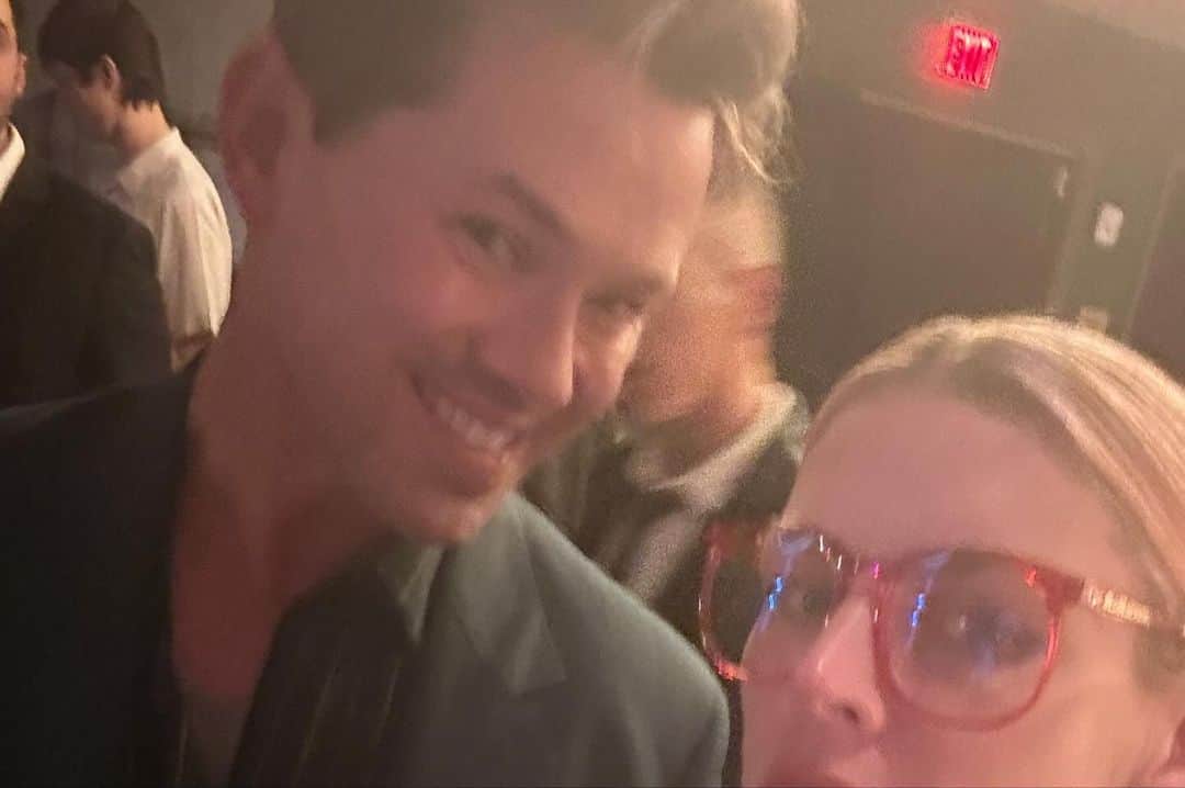 ビジー・フィリップスのインスタグラム：「1.&2.: last night i got to see what my sweet and beyond talented friend @andrewrannells has been working on with @joshgad and it was so brilliant ❤️ if you can! go see @gutenbergbway !  3. my friend @alanstarzinski is in town and as his older female friend, i was required to take him to a “fancy broadway opening “ so. OK! 🤷‍♀️ 4. his (assumed) youth rubs off on me b/c when we hang out, it looks like 2 toddlers have been there(adults with ADHD whatever)  5. OK- at my friend(@carriebyalick ‘s) birthday last month there was a woman wearing a dress that i was sincerely angry about because i didn’t have it or know what brand it was- and she pointed me to @queensofarchive and that’s what this dress is and i FUCKING LOVE IT - the Sally Jesse Raphael glasses are legit blue blockers and i liked the look BUT i will say, the musical did look very orange until i took them off halfway through.  6. sometimes when i do a carousel i don’t understand how to make all the pictures fit but here i thought the dress in its entirety was more important than my face because we all mostly know what that looks like.  7. @andrewrannells & @joshgad are so great and this is a good picture of them i didn’t take.✨ 8. guys. this. is the PUG pot. Like the pig pots. but a PUG. Pottery has been insane lately. i’ll tell you about it later.  9. agh. i think this is the best picture of me in a long time from @privateshannon it encapsulates SO MUCH- i just love it. if this were a competition for the next instagram husband, shannon would probs win.  10. my cousin @camtuckr sent me this photo a few days ago of my grandmother, my 2 tiny cousins(Cam and his brother ) and a very teenage me seeing some show in Chicago. And anyway, my God. what a pic. Hang it in the Whitney, I guess? (Permanent collection.) Hang it all there!」