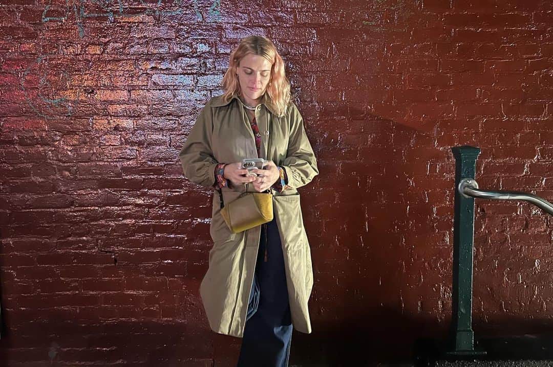 ビジー・フィリップスさんのインスタグラム写真 - (ビジー・フィリップスInstagram)「1.&2.: last night i got to see what my sweet and beyond talented friend @andrewrannells has been working on with @joshgad and it was so brilliant ❤️ if you can! go see @gutenbergbway !  3. my friend @alanstarzinski is in town and as his older female friend, i was required to take him to a “fancy broadway opening “ so. OK! 🤷‍♀️ 4. his (assumed) youth rubs off on me b/c when we hang out, it looks like 2 toddlers have been there(adults with ADHD whatever)  5. OK- at my friend(@carriebyalick ‘s) birthday last month there was a woman wearing a dress that i was sincerely angry about because i didn’t have it or know what brand it was- and she pointed me to @queensofarchive and that’s what this dress is and i FUCKING LOVE IT - the Sally Jesse Raphael glasses are legit blue blockers and i liked the look BUT i will say, the musical did look very orange until i took them off halfway through.  6. sometimes when i do a carousel i don’t understand how to make all the pictures fit but here i thought the dress in its entirety was more important than my face because we all mostly know what that looks like.  7. @andrewrannells & @joshgad are so great and this is a good picture of them i didn’t take.✨ 8. guys. this. is the PUG pot. Like the pig pots. but a PUG. Pottery has been insane lately. i’ll tell you about it later.  9. agh. i think this is the best picture of me in a long time from @privateshannon it encapsulates SO MUCH- i just love it. if this were a competition for the next instagram husband, shannon would probs win.  10. my cousin @camtuckr sent me this photo a few days ago of my grandmother, my 2 tiny cousins(Cam and his brother ) and a very teenage me seeing some show in Chicago. And anyway, my God. what a pic. Hang it in the Whitney, I guess? (Permanent collection.) Hang it all there!」10月14日 11時40分 - busyphilipps