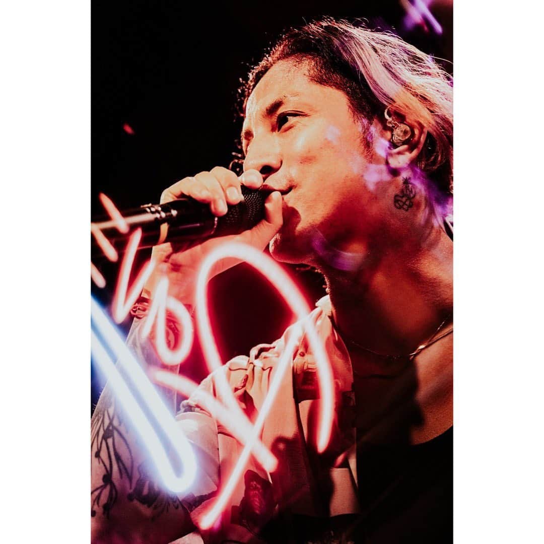 降谷建志さんのインスタグラム写真 - (降谷建志Instagram)「The Ravens  Scarecrows Tour  東京⇒仙台⇒水戸へのRoad Trip いっぱい笑っていっぱい泣いた メンバー、ロードクルー、空っぽのライブハウスをありったけの声と感情で埋めつくしてくれるオーディエンス 見た事のない景色をもっともっと見たいって思わせてくれてありがとう また遊んでね  来週は長野⇒埼玉⇒神戸 対戦宜しくお願いします♡  @the_ravens5  @shot.row」10月14日 11時42分 - kj_kenji_furuya