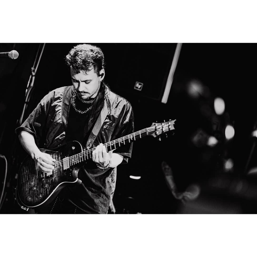 降谷建志さんのインスタグラム写真 - (降谷建志Instagram)「The Ravens  Scarecrows Tour  東京⇒仙台⇒水戸へのRoad Trip いっぱい笑っていっぱい泣いた メンバー、ロードクルー、空っぽのライブハウスをありったけの声と感情で埋めつくしてくれるオーディエンス 見た事のない景色をもっともっと見たいって思わせてくれてありがとう また遊んでね  来週は長野⇒埼玉⇒神戸 対戦宜しくお願いします♡  @the_ravens5  @shot.row」10月14日 11時42分 - kj_kenji_furuya