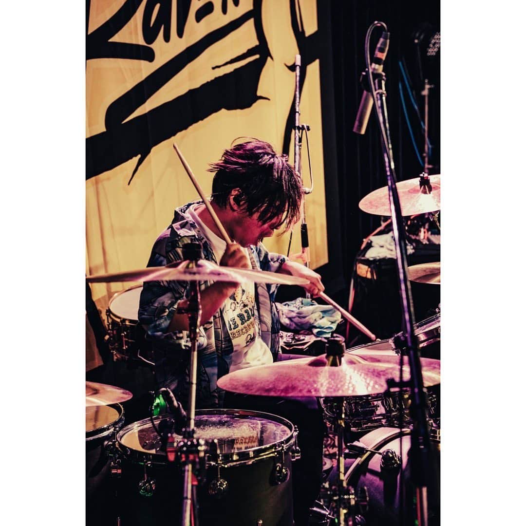 降谷建志さんのインスタグラム写真 - (降谷建志Instagram)「The Ravens  Scarecrows Tour  東京⇒仙台⇒水戸へのRoad Trip いっぱい笑っていっぱい泣いた メンバー、ロードクルー、空っぽのライブハウスをありったけの声と感情で埋めつくしてくれるオーディエンス 見た事のない景色をもっともっと見たいって思わせてくれてありがとう また遊んでね  来週は長野⇒埼玉⇒神戸 対戦宜しくお願いします♡  @the_ravens5  @shot.row」10月14日 11時42分 - kj_kenji_furuya