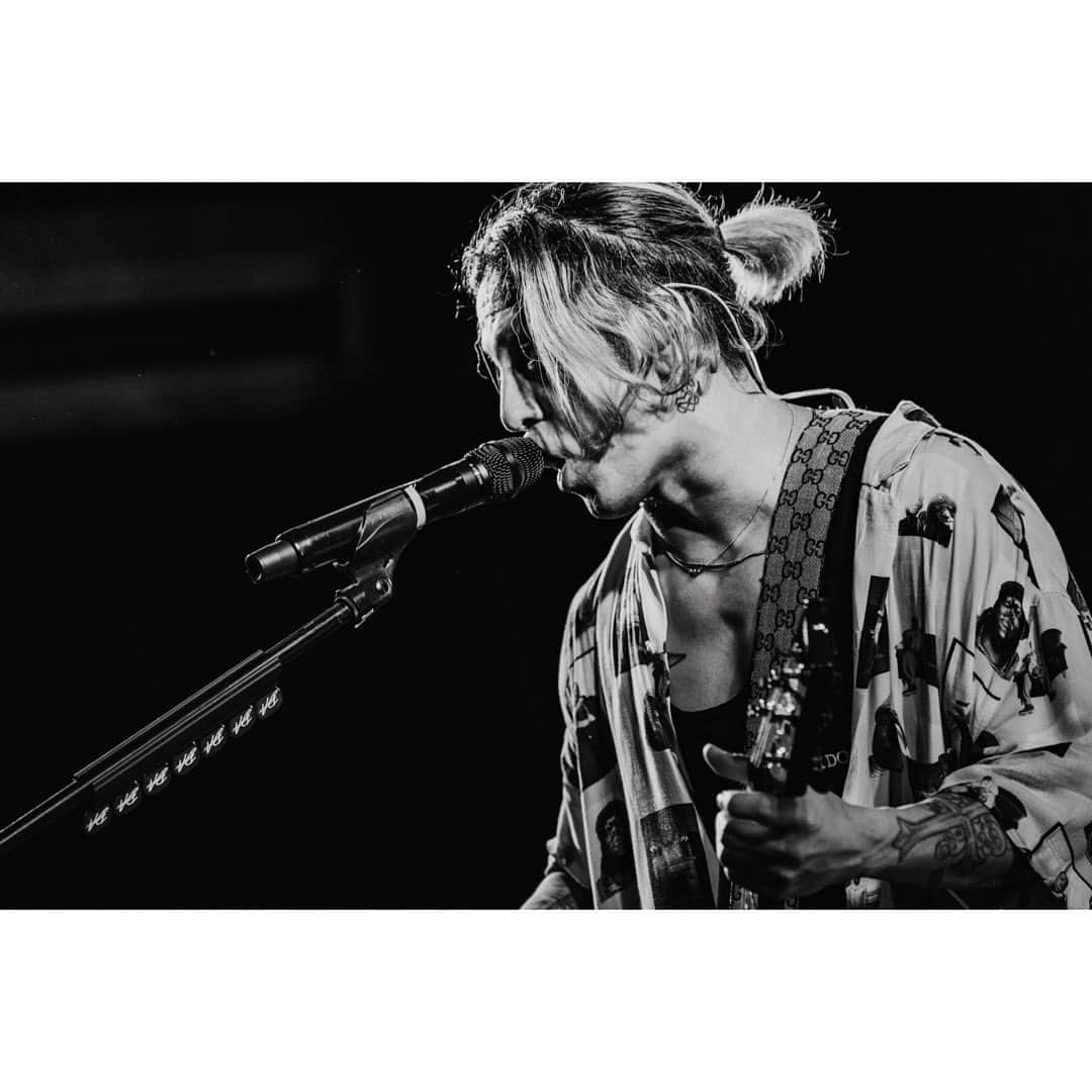 降谷建志さんのインスタグラム写真 - (降谷建志Instagram)「The Ravens  Scarecrows Tour  東京⇒仙台⇒水戸へのRoad Trip いっぱい笑っていっぱい泣いた メンバー、ロードクルー、空っぽのライブハウスをありったけの声と感情で埋めつくしてくれるオーディエンス 見た事のない景色をもっともっと見たいって思わせてくれてありがとう また遊んでね  来週は長野⇒埼玉⇒神戸 対戦宜しくお願いします♡  @the_ravens5  @shot.row」10月14日 11時42分 - kj_kenji_furuya