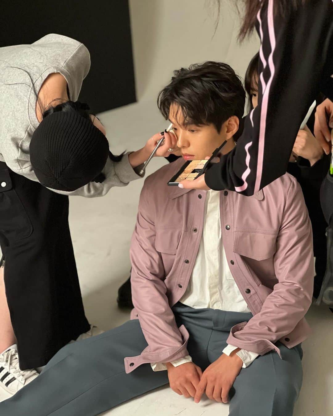 のインスタグラム：「멍~ 😮  오늘밤 효심이 보러오셔유~🙌🏻🙇🏻‍♂️  #효심이네각자도생 #kbsdrama  #liveyourownlife  Streaming on #wavve」