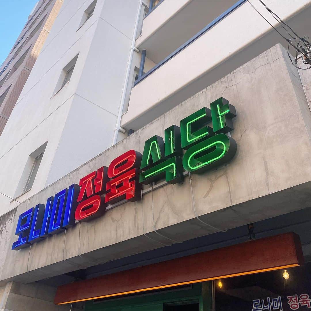 福長優のインスタグラム：「🐙🇰🇷🍺🍜  📍 モナミ食堂  恵比寿店  チュクミ🐙食べ終わって シメで好きなラーメンを 好きなだけ食べれるの凄くない？ トッピングも何種類かセルフで選べるし🥚🥬  大満足だったぁ。  #韓国料理#恵比寿韓国料理  #恵比寿#モナミ食堂」