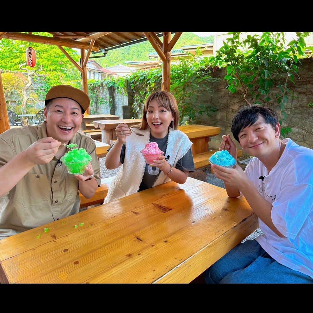 野呂佳代のインスタグラム：「BSよしもと 🚗くるま温泉ちゃんねる♨️ ・ 私の夏の思い出🍧 最高の日を過ごしましたっ😆 チョコプラ長田さん パンサー向井さん お二人のYouTubeチャンネル 毎回更新を楽しみに拝見していまして。そしてBSの方にお邪魔させていただいて☺️✨ 🚗大好きな番組に出演させていただいて。素敵な夏までいただいてm(_ _)m 実は私も同期ということで。お仲間に入れていただいて。いただいてばかり笑 m(_ _)m ・ そしてこの日は汗だくのドロドロになりながら遊んで、食べましたね笑笑 とにかく楽しかった‼️ 今日はライン降りの様子が放送されると思いますので、是非お楽しみに‼️ アーカイブも見れますので BSよしもとクルマ温泉ちゃんねるって調べてみてください！ 本日の放送は 21時からです🚗 あーーーーーたのしかった！！！！！ もっと車の運転スムーズにしたいです！！！！！！💦駐車を！！笑」