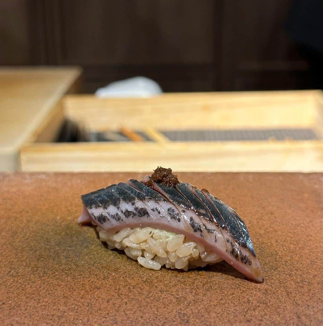 ウンセン・ウィリティパー・パックディープラソンのインスタグラム：「Sushi ดีทุกคำ ใครชอบแนว contemporary omakase แนะนำค่ะ 🥂🍣」