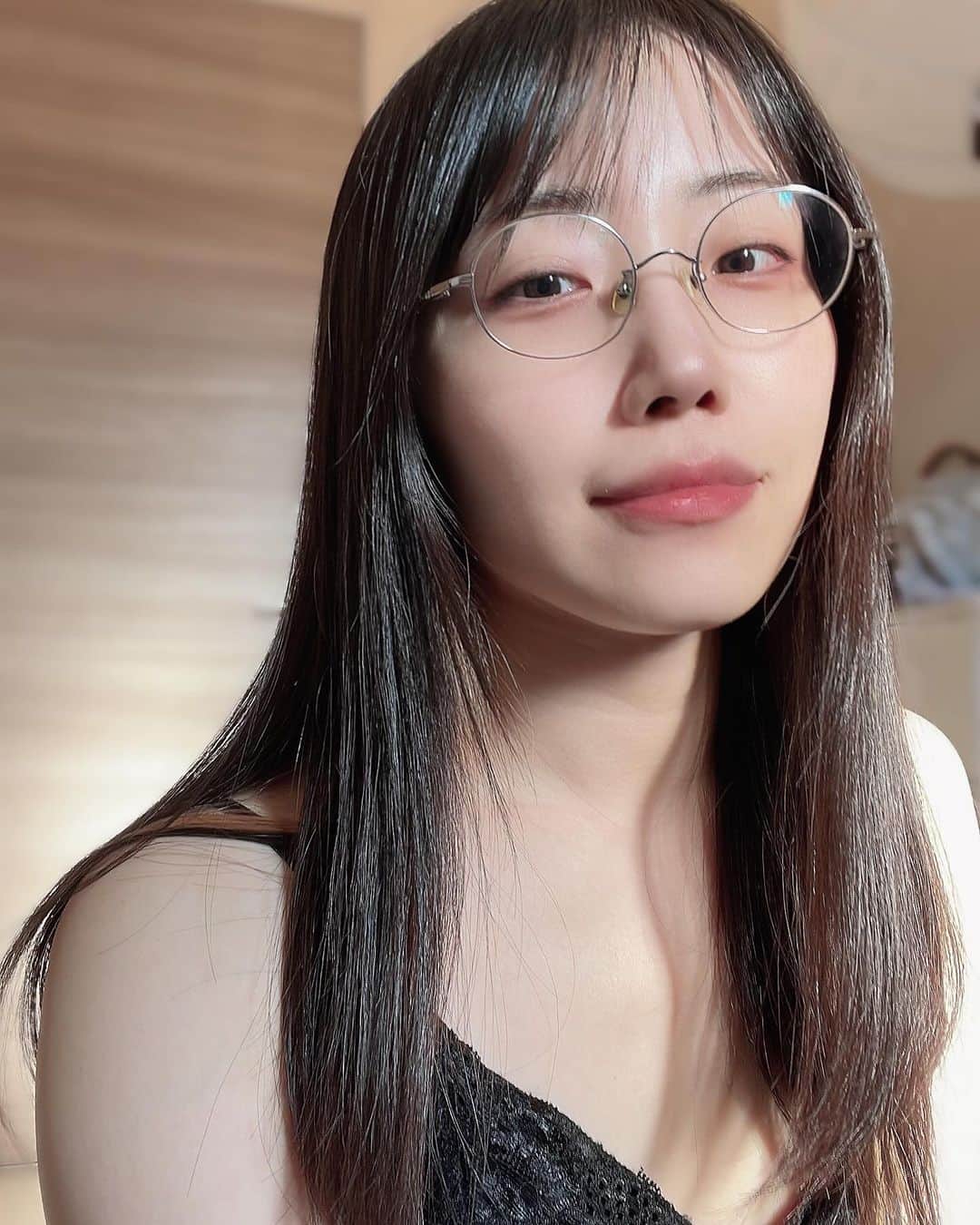 葉山もえみさんのインスタグラム写真 - (葉山もえみInstagram)「昨日は仕事も休みでトレーニングもオフ😌  整体に行って家でゆっくり過ごしました✨  いつも整体師さんが彼女とのラブラブ話を聞かせてくれて 幸せをお裾分けしてもらってる🤍 パワーチャージしてもらったので今日も頑張る🔥💪😊  *:..｡o○☆ﾟ･:,｡*:..｡o○☆*:ﾟ･:,｡*:..｡o○☆ﾟ･:,｡  有償にて撮影依頼受付中📸🎥✨ ポートレートや企業のイメージモデルなど まずはお気軽にDMにてお問い合わせ下さい💌  *:..｡o○☆ﾟ･:,｡*:..｡o○☆*:ﾟ･:,｡*:..｡o○☆  #ポートレート　#ポートレート撮影　#ポトレ　#カメラ好きな人と繋がりたい　#ファインダー越しの私の世界　#キリトリセカイ　#tokyocameraclub #幸せフィルム　#写真で奏でる私の世界　#写真で伝えたい私の世界　#写真は心のシャッター　#被写体　#カメラマン募集　#写真好きの人と繋がりたい　#撮影モデル　#その瞬間を残したい　#その瞬間に物語を　#カメラ女子　#snapshot #moment #focus #exposure  #composition #撮影依頼募集中 #カメラマンさんと繋がりたい #撮影依頼受付中　#古民家　#ポートレートモデル　#ポートレートしま専科」10月14日 12時04分 - moefitness1012