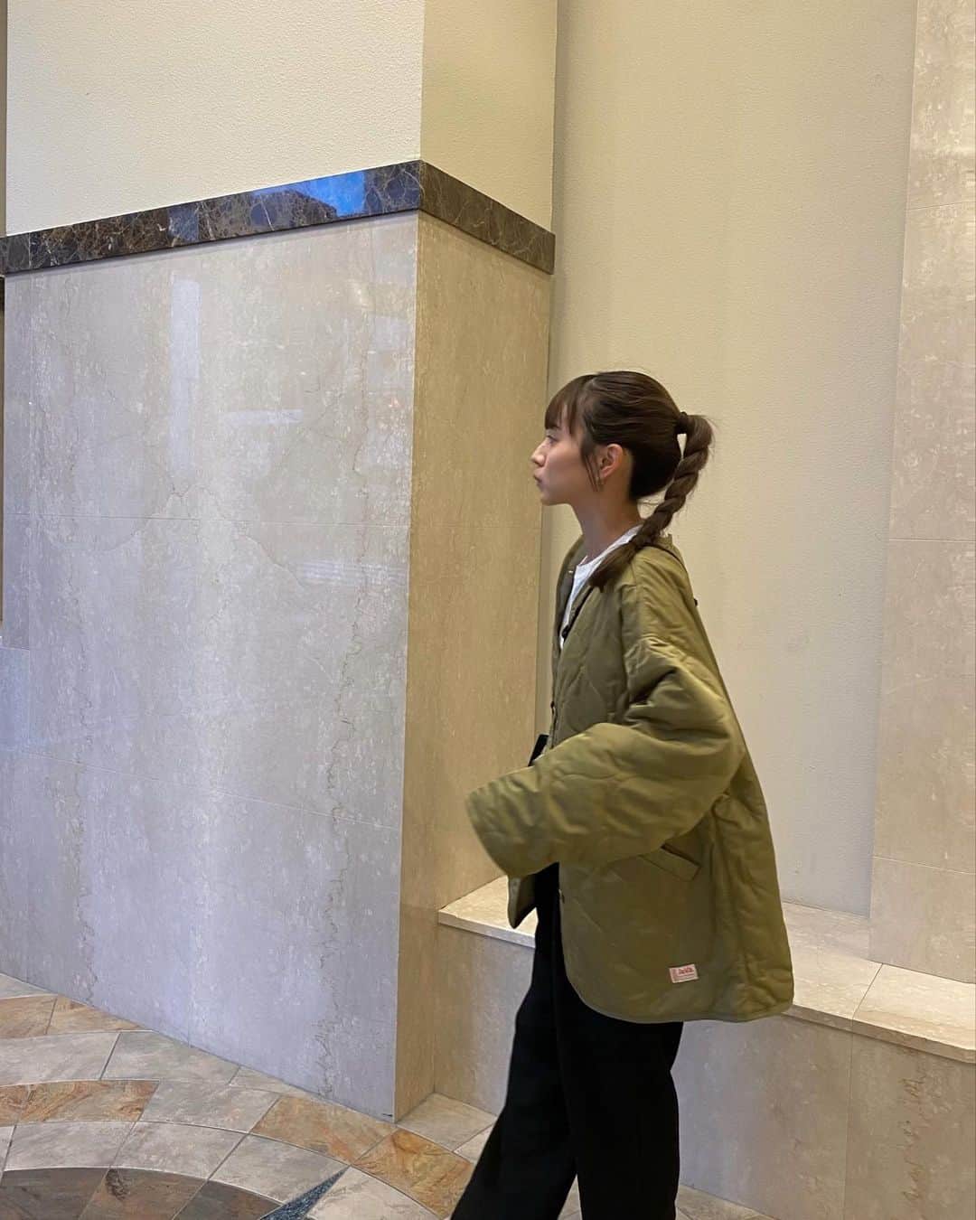 小田川エリカのインスタグラム：「・​ ​ Javaタグがアクセントになっててかわいい🍊​ お尻まで隠れてくれるから体型カバーしてくれて​助かる🫶​ リンクはストーリーへ💕 ​ @classicalelf_official  #classicalelf #クラシカルエルフ #エルフコーデ #タイアップ#JAVA#ジャバ ​ ​​ ​」